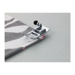 Picioruşul pentru cusătura în zig-zag F053N (cu buton de nivelare)