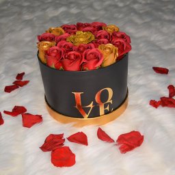 Aranjament floral Blossom Wish cutie rotunda cu 21 trandafiri sapun (TIP PRODUS: Aranjament floral)