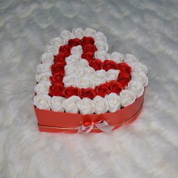 Aranjament floral Passion Love cutie inima cu 47 trandafiri sapun (TIP PRODUS: Aranjament floral)