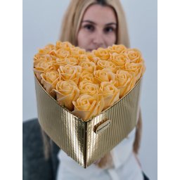 Set cadou - Trandafiri sapun - Inima flori Crem si Auriu