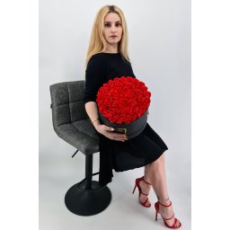 Set cadou , Trandafiri sapun , cutie neagra cu flori rosi!