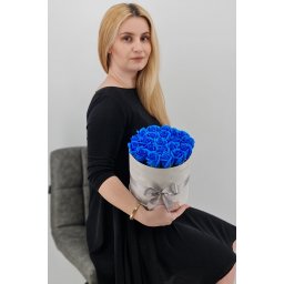 Set cadou , Trandafiri sapun , cutie catifea cu trandafiri albastri