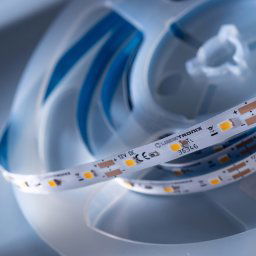 LumiFlex300 Seoul Seoul LED Strip alb cald 2700K 1380lm 12V 60 LED-uri/m rola de 5m (276lm/m și 2.4W/m)