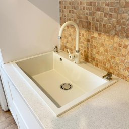 Chiuveta bucatarie granit CookingAid Cube ON7610 Alba Galbui Jasmine + accesorii montaj