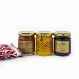 Pachet cadou romanesc cu dulceata, zacusca, miere cruda poliflora si stergar traditional (CAD035)