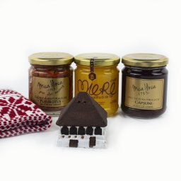 Pachet cadou cu casuta din lut, dulceata, zacusca, miere si stergar traditional (CAD045)