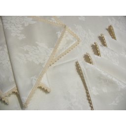 Fata de masa damasc crem 150x350 cu 12 servetele, cu dantela, Ivory Roses
