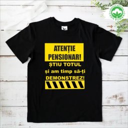 Tricou pentru pensionar, personalizat cu textul : Atentie pensionar! Stiu totul si am timp sa iti demonstrez.