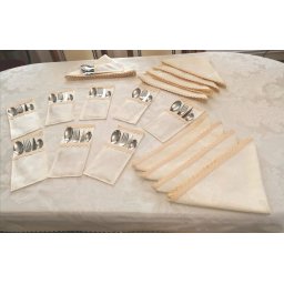 Set 25 piese: Fata de masa de lux Ivory 350x160 cu 12 suporti de tacamuri, 12 servetele, model 2 fete, cu dantela brodata