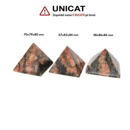 Piramida Piatra lunii cu Turmalina Minerala Naturala - 58-70 x 79-86 x 80-86 mm - Unicat