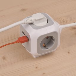 Prelungitor Brennenstuhl 4-way socket cube + USB