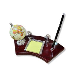 Accesorii birou cu pix, post-it si glob pamantesc