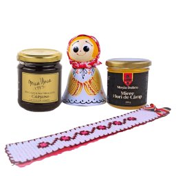 Pachet cadou cu papusa ceramica fetita, miere, dulceata si semn de carte cusut manual
