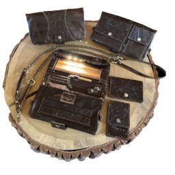 Portofelul tutun piele naturala Kavatza Ethnic Advanced cu Led si Port maro