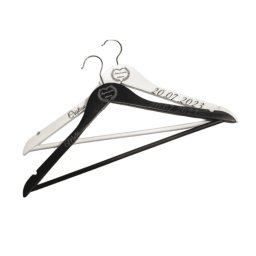 Set 2 umerase personalizate, din lemn, pentru mire si mireasa, gravate cu nume - OMIS305002