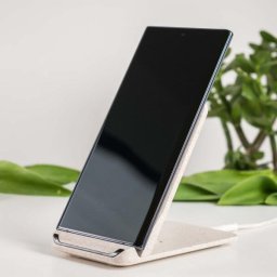 Incarcator wireless birou Green, certificat Qi, 15W, pliabil, crem