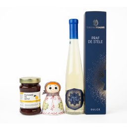 Pachet cadou cu papusa ceramica, vin alb dulce si dulceata naturala