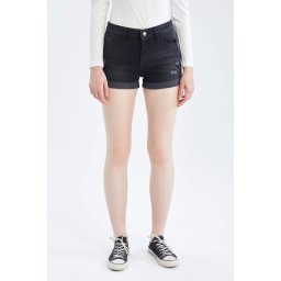 Pantaloni scurti de dama, DEFACTO