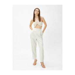 Pantaloni Koton cu textură mătăsoasă, cu talie elastică și buzunare.