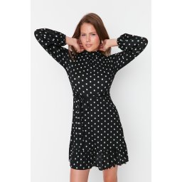Rochie mini tricotată Trendyol Black Ribbed Rim cu volane și deschidere patinatoare / talie joasă