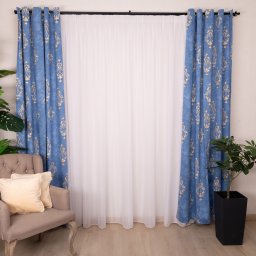 Set 3 piese Hiko, 2 draperii cu inele plastic, Nostalgie Chateau bumbac albastru si o perdea Ana voal, cu rejansa pentru Bara