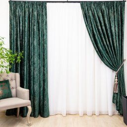 Set 2 draperii Hiko Comfy New Imperial catifea imprimata verde intens/gold, cu rejansa