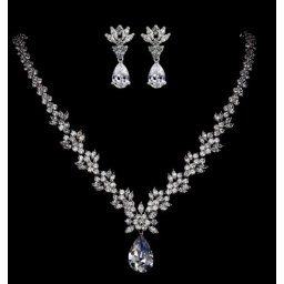 Antoanela Set Medalion si Cercei