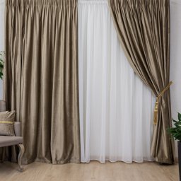 Set 2 draperii Hiko COMFY catifea bej, cu rejansa