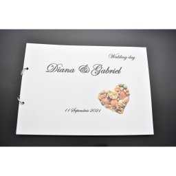 Album de amintiri, guestbook personalizat pentru nunta, coperta si foi din carton, pagini negre, 20 de pagini, A4, model Scoici