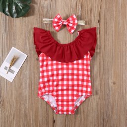 Costum de baie cu patratele rosii si bentita (marime: 130)