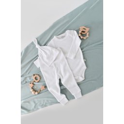 Set 3 piese: body cu maneca lunga, panataloni lungi si caciulita din bumbac organic si modal - alb, baby cosy (marime: 9-12 luni)