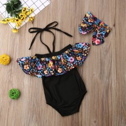 Costum de baie cu volan inflorat si bentita (marime: 90)