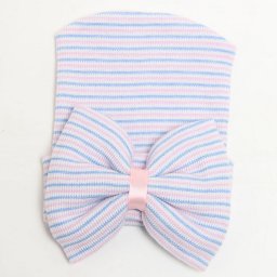 Caciulita subtire de nou-nascut cu funda (culoare: multicolor)