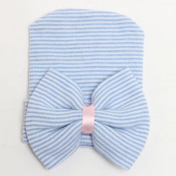 Caciulita subtire de nou-nascut cu funda (culoare: bleu)