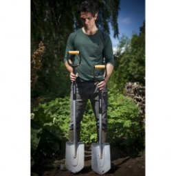 Cazma pentru sapat cu varf ascutit Fiskars Xact, Lunga