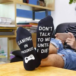 Sosete amuzante pentru gameri Don t talk to me until I die