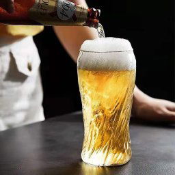 Pahar de bere Twisted