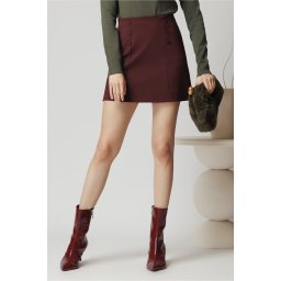 Fusta scurta casual din stofa burgundy cu nasturi decorativi