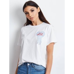 T-shirt decorated with a heart appliqué white