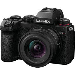 Panasonic Lumix S5D with S-R1840 F/4.5-6.3 KIT