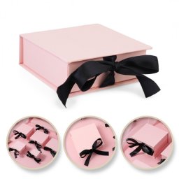 Cutie decorativa pentru ambalare bijuterii cadou roz funda neagra (Dimensiune cutie: 7 x 7 cm)