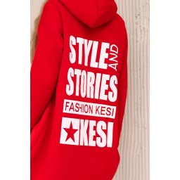 Reinforced sweatshirt with a long back and hood in red