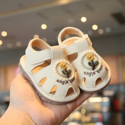 Sandalute ivoire cu piuitoare - Floricica crosetata