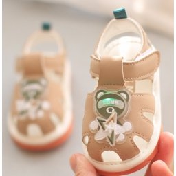 Sandalute crem cu piuitoare - Ursulet cu led