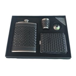 Set cadou format din 4 piese plosca palnie pahar tip shot si tabachera NEGRU CU MODEL