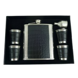 Set Cadou Plosca cu 4 Pahare si palnie model piele sarpe NEGRU