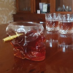 Pahar Craniu cu Glont