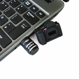 Stick USB - Cameră (8GB)
