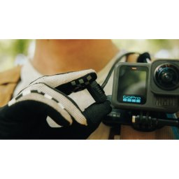 Usa laterala+cablu incarc. wireless GoPro Contacto
