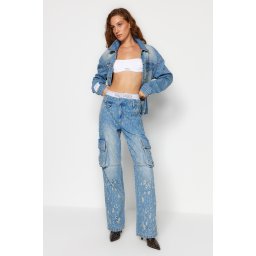 Trendyol x Sagaza Studio Blue Elastic Detail și purtând blugi